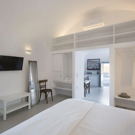 Akrotiri Cove Villa *