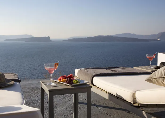 Akrotiri Cove Villa *