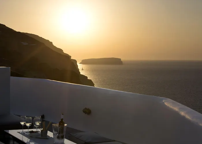 Akrotiri Cove Villa *