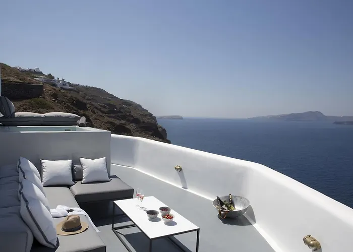 Akrotiri Cove Villa *