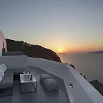 Akrotiri Cove Villa