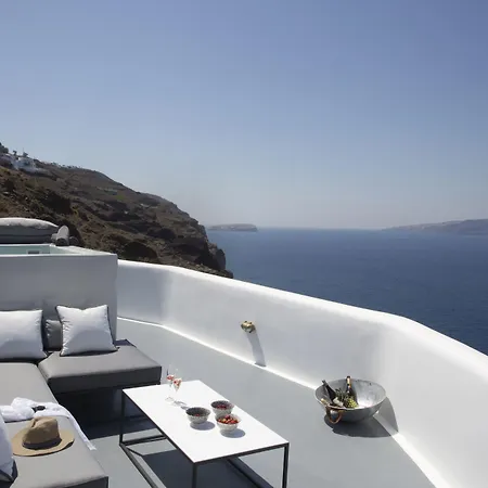 Akrotiri Cove Vila