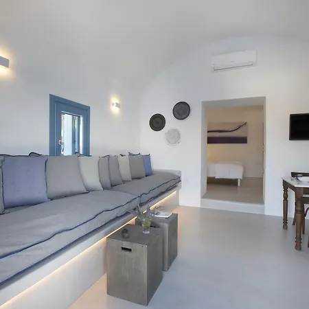 Akrotiri Cove Akrotírion