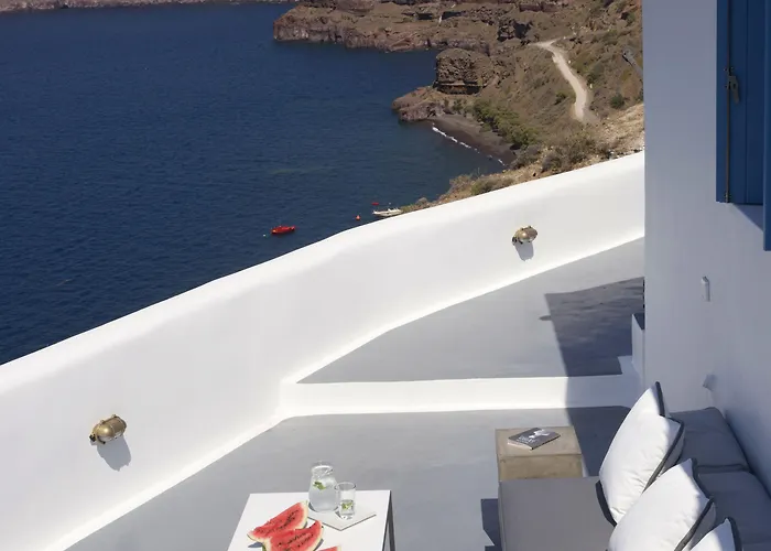 Akrotiri Cove Villa *