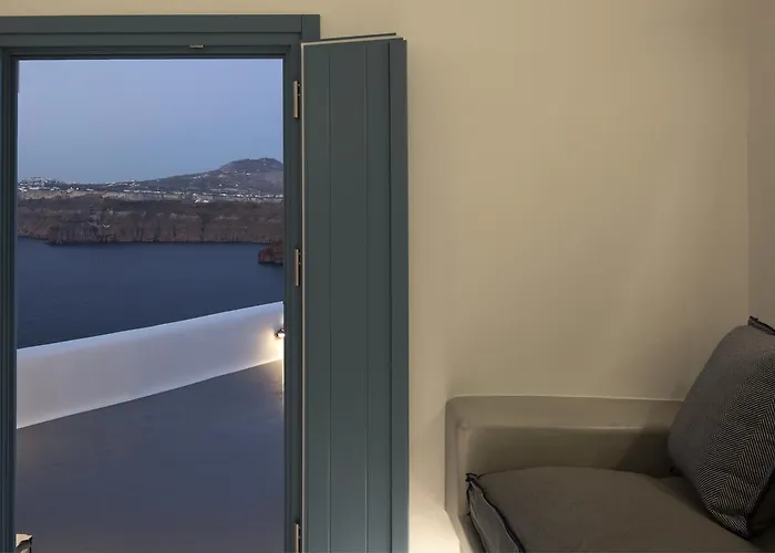 Akrotiri Cove Villa *