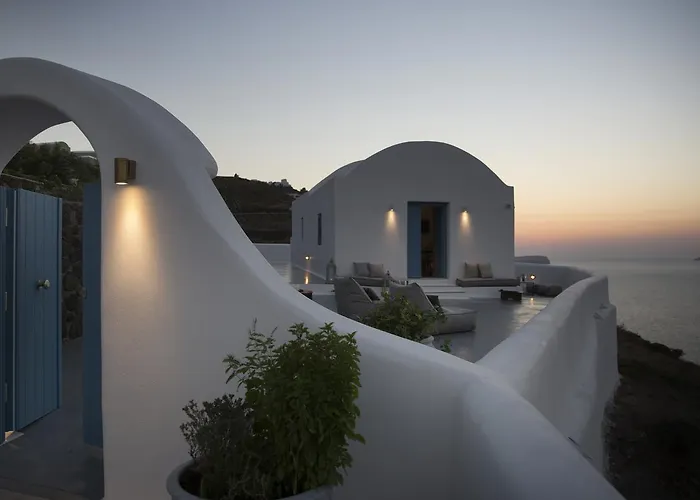 Akrotiri Cove * Ακρωτήρι