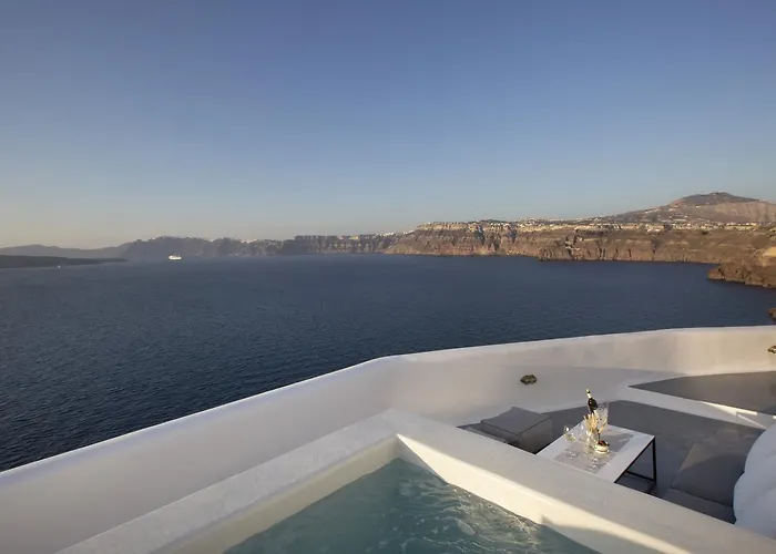 Akrotiri Cove * Akrotírion