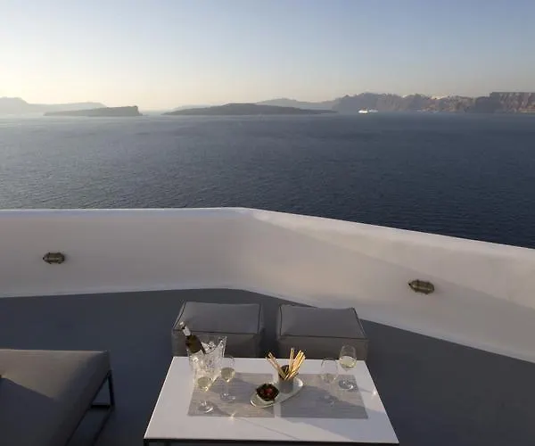 Akrotiri Cove Akrotírion