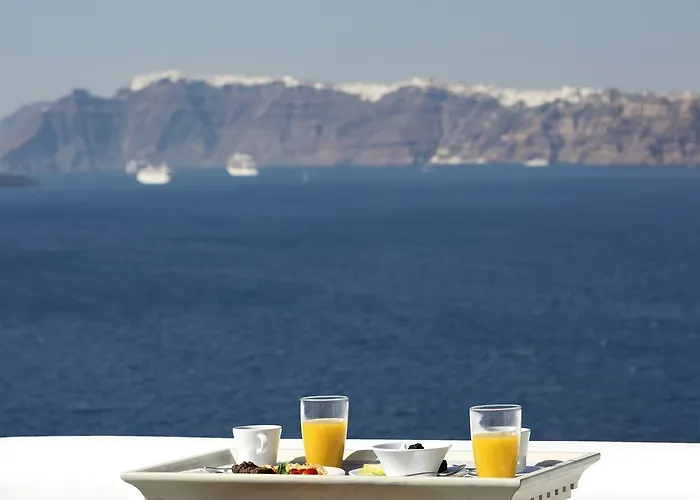 Akrotiri Cove * Ακρωτήρι
